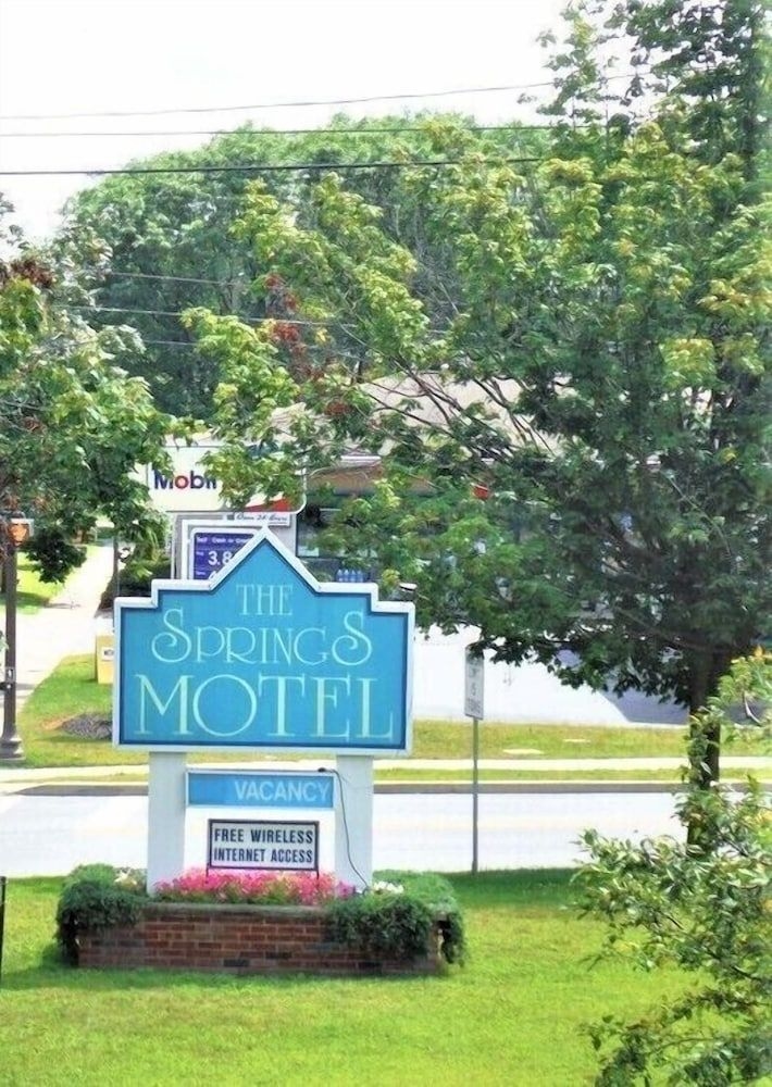 The Springs Motel0