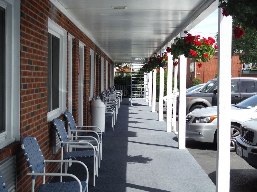 The Springs Motel2