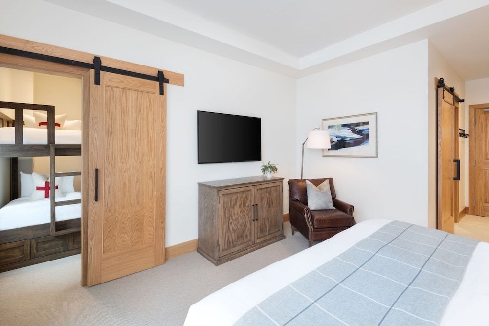 Snowpine Lodge1