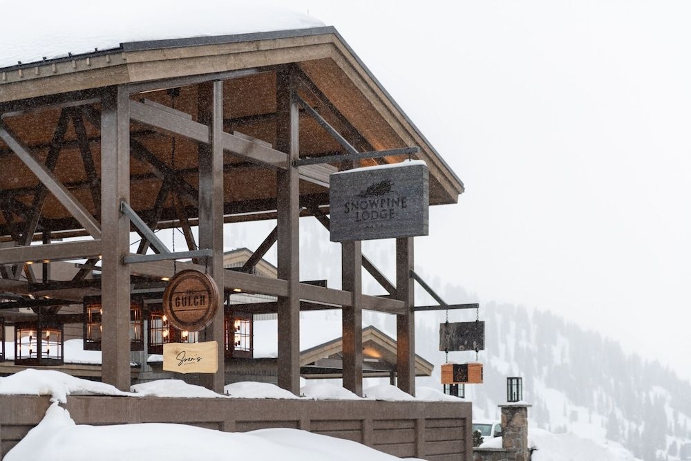 Snowpine Lodge4