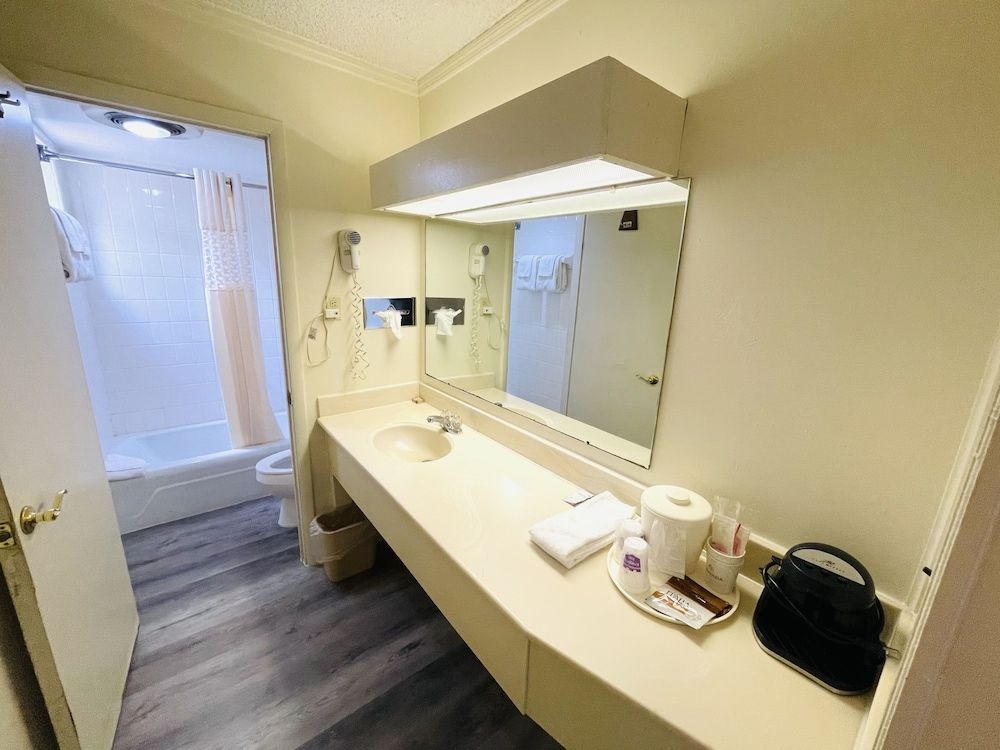 Relax Inn Perry1