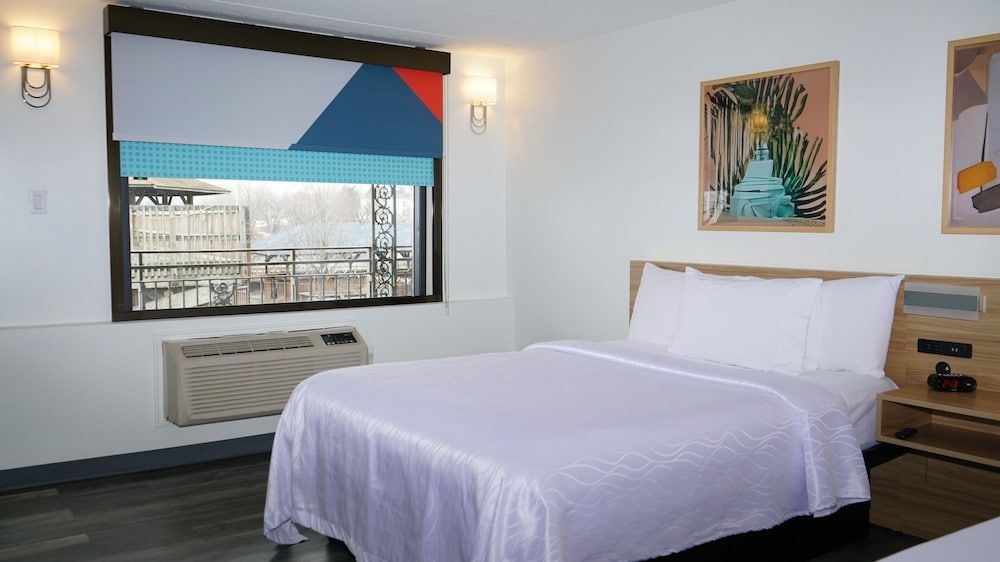 Airport Waterfront Inn2