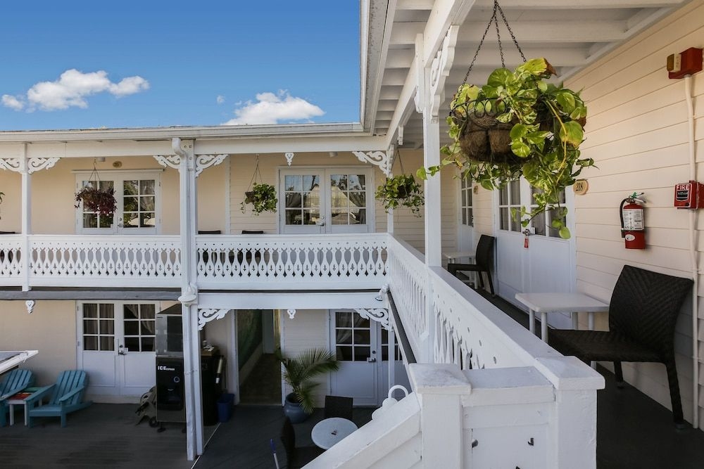 The Palms Hotel2