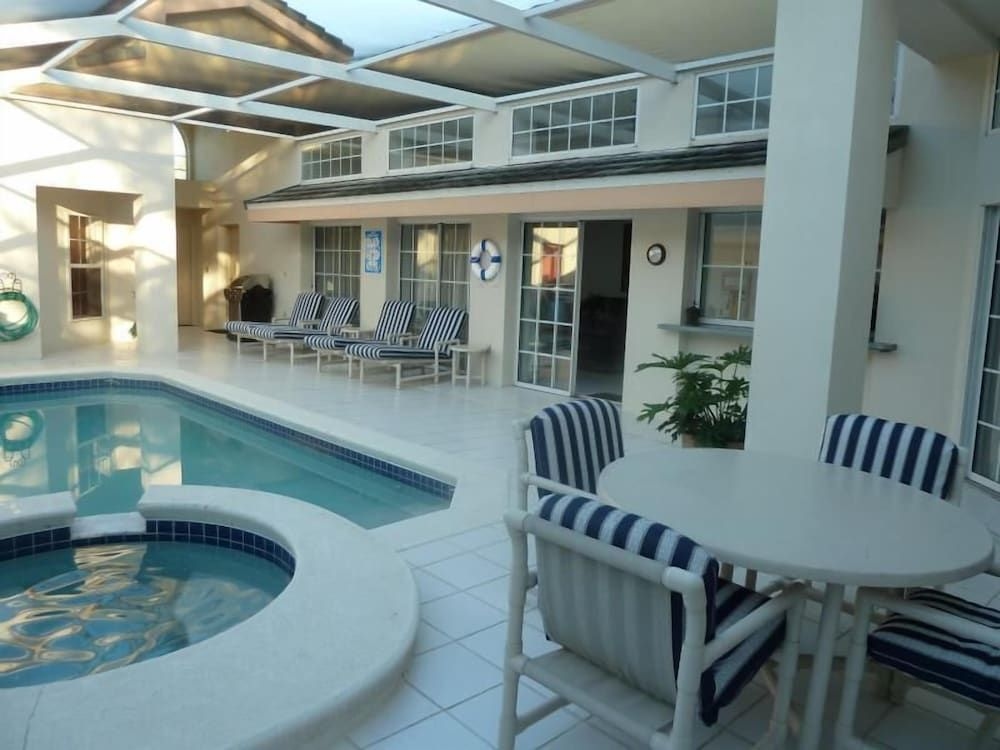 Lindfields Villa4