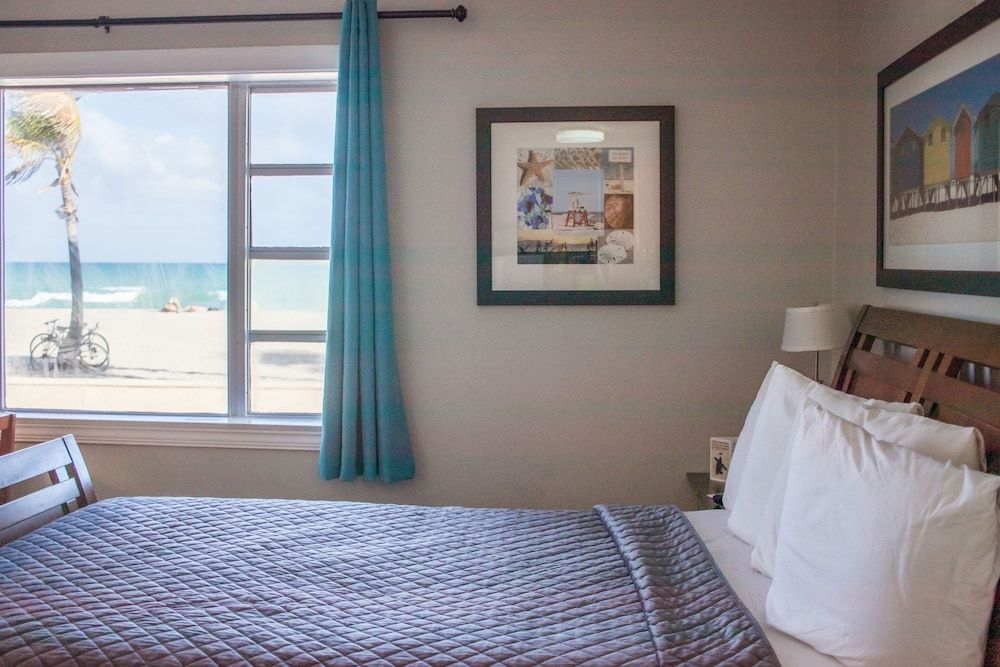 Riptide Oceanfront Hotel4