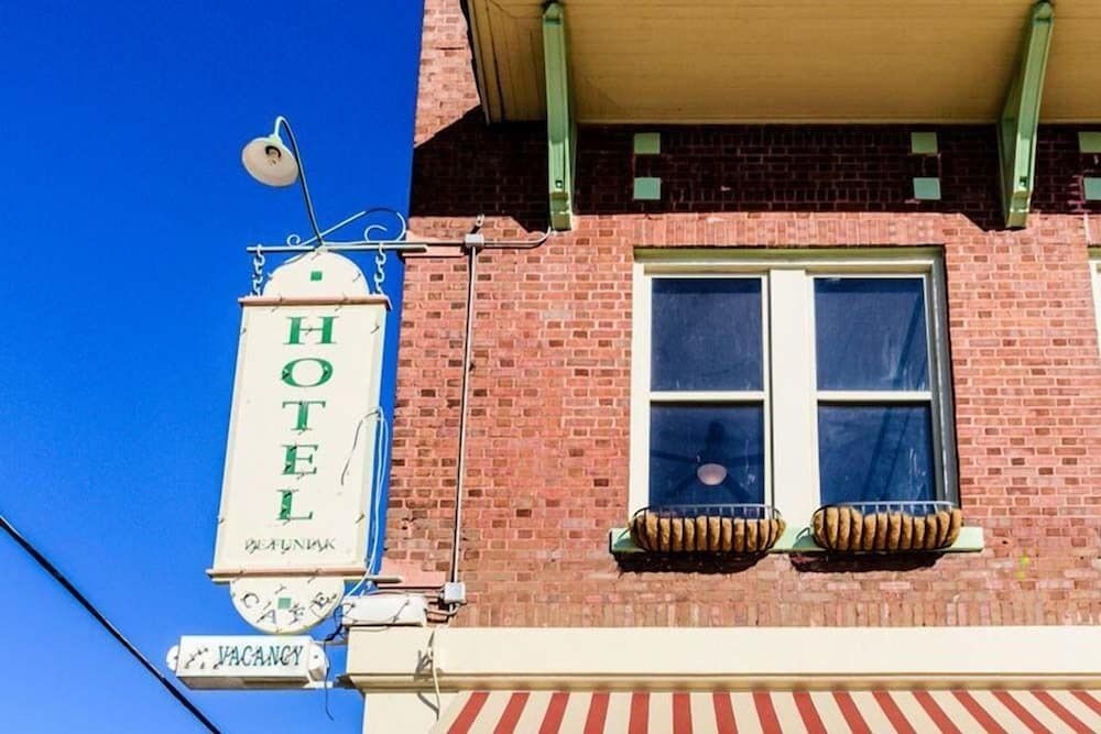 Hotel Defuniak0