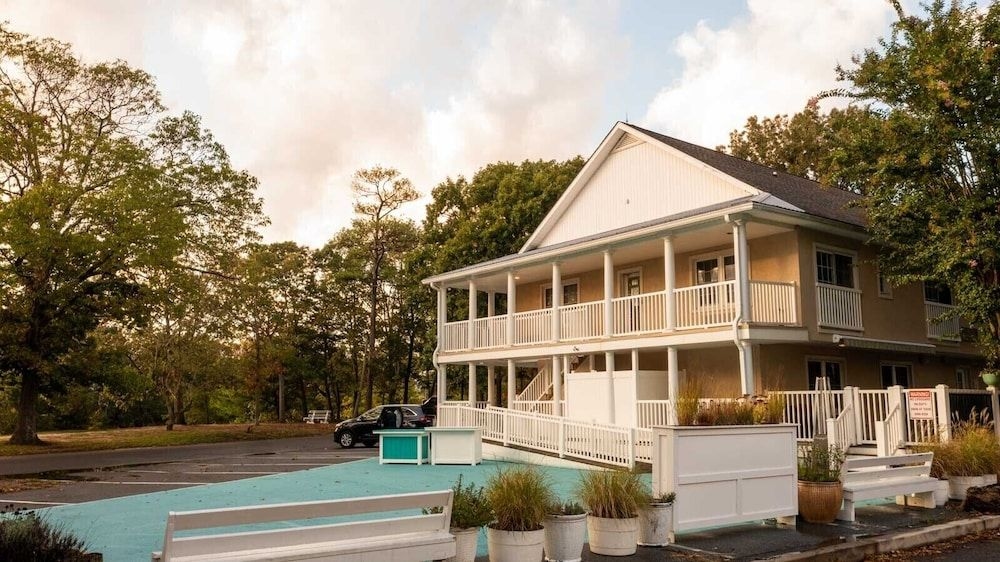 Canalside Inn1