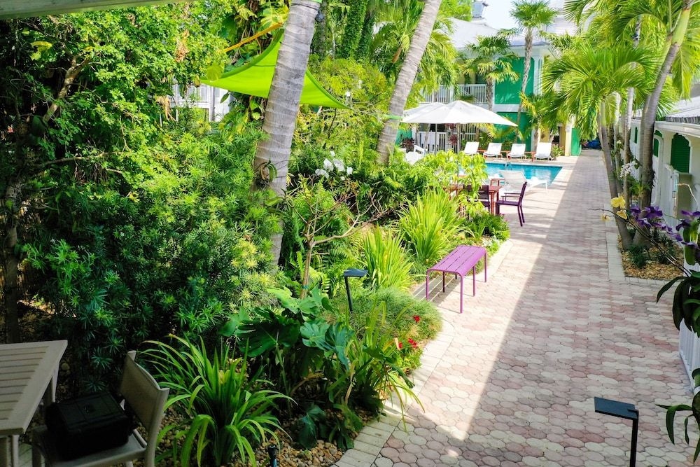 ALMOND TREE INN4