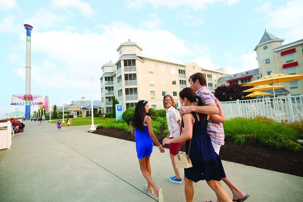 Cedar Point's Hotel Breakers4