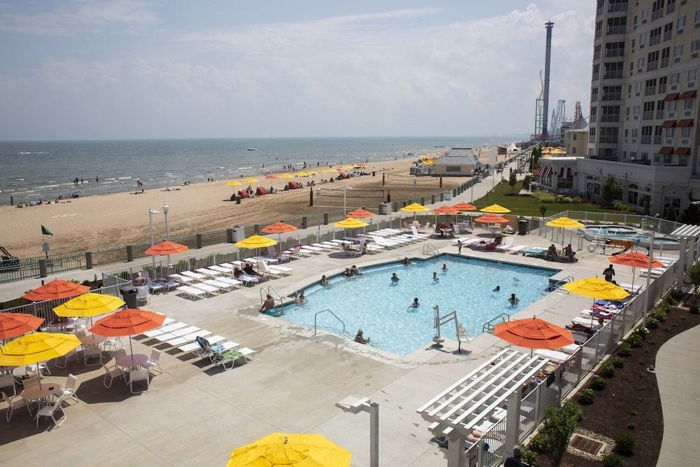 Cedar Point's Hotel Breakers1