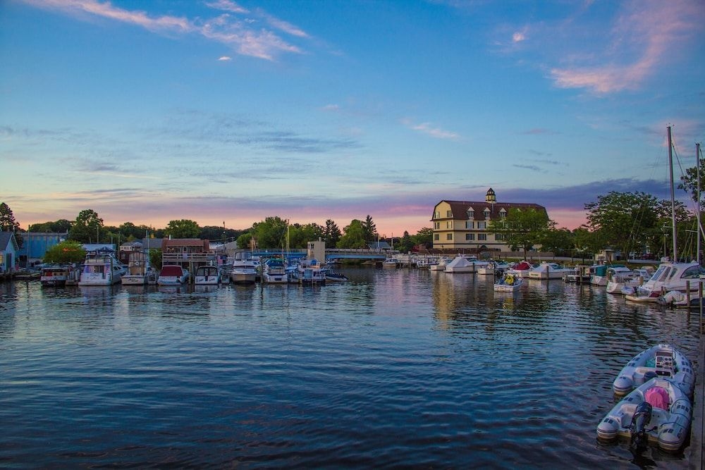 Old Harbor Inn2