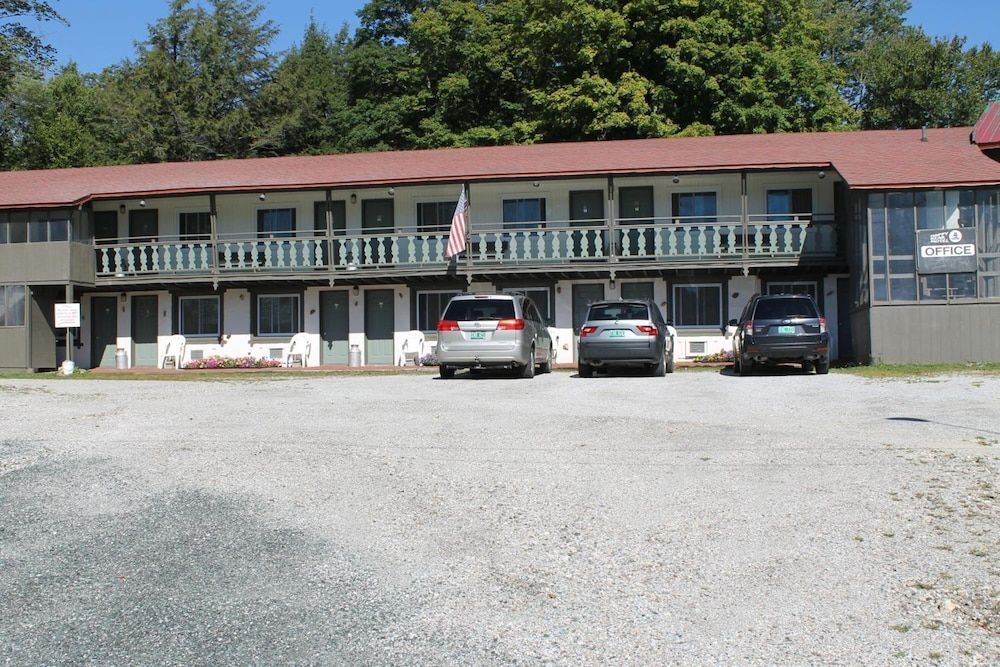 HAPPY BEAR MOTEL2