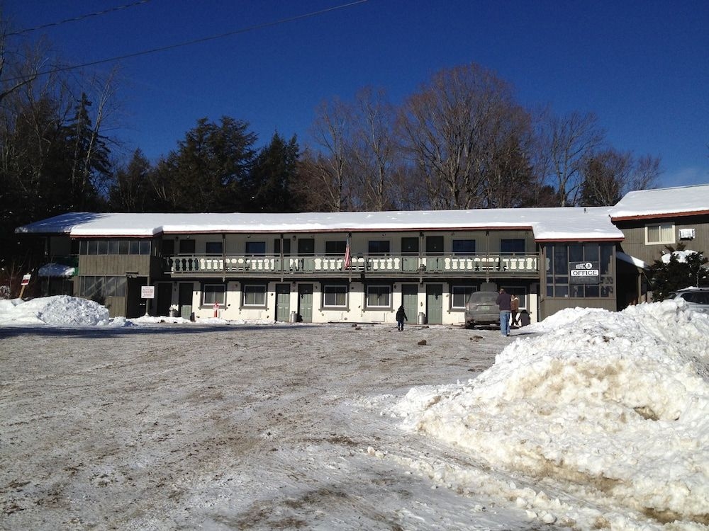 HAPPY BEAR MOTEL0