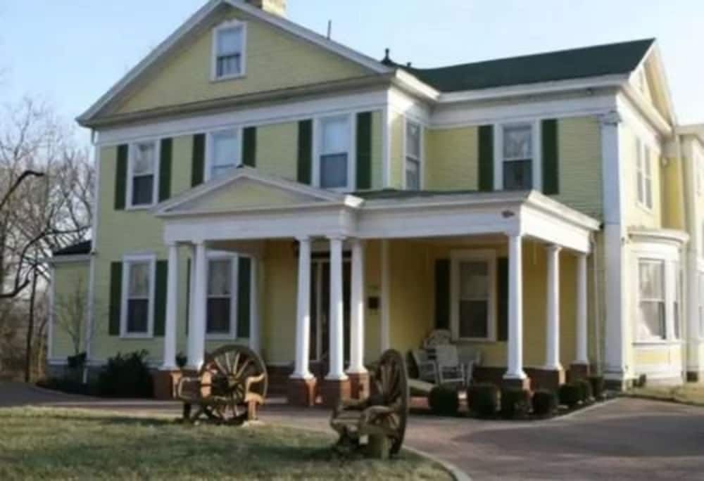 Six Acres Bed & Breakfast2