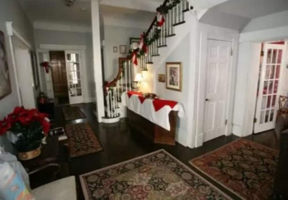 Six Acres Bed & Breakfast4