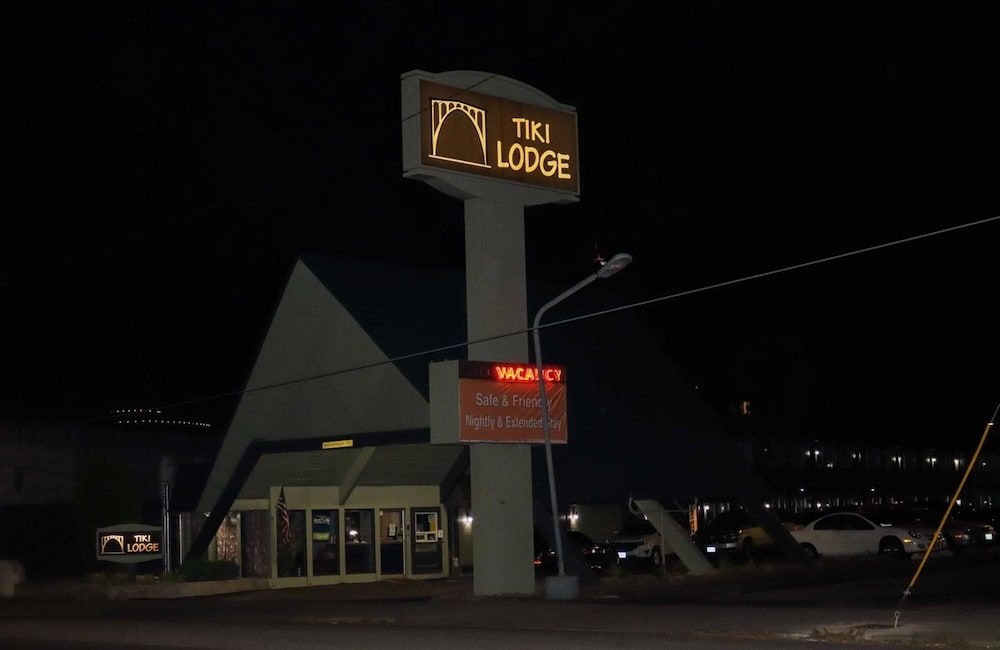 Tiki Lodge0