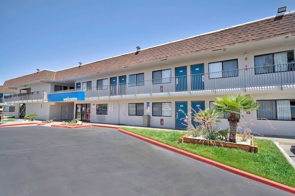 Motel 6 Palmdale1
