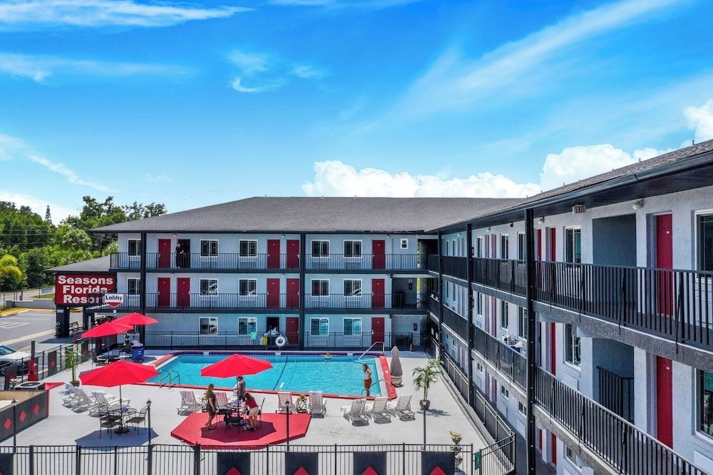 Seasons Florida Resort4