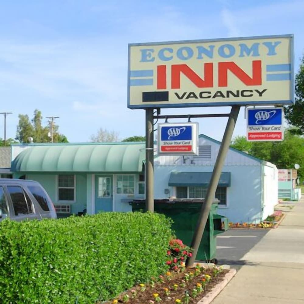 Economy Inn Willows2