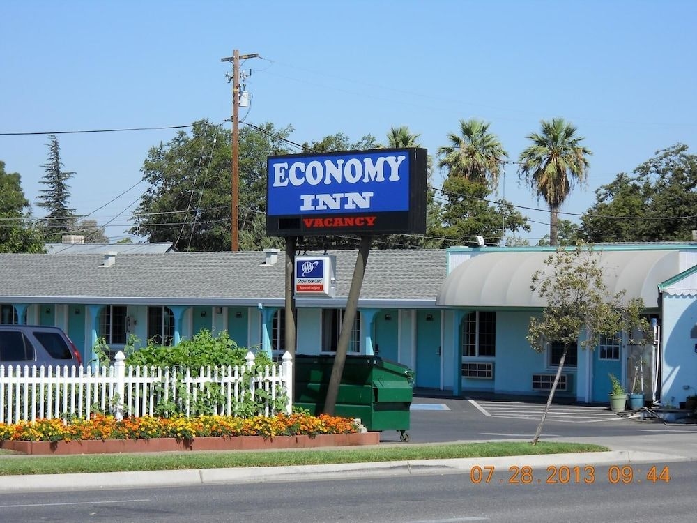 Economy Inn Willows1