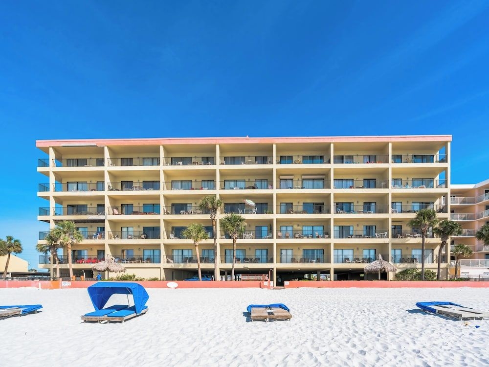 Las Brisas Condominiums2
