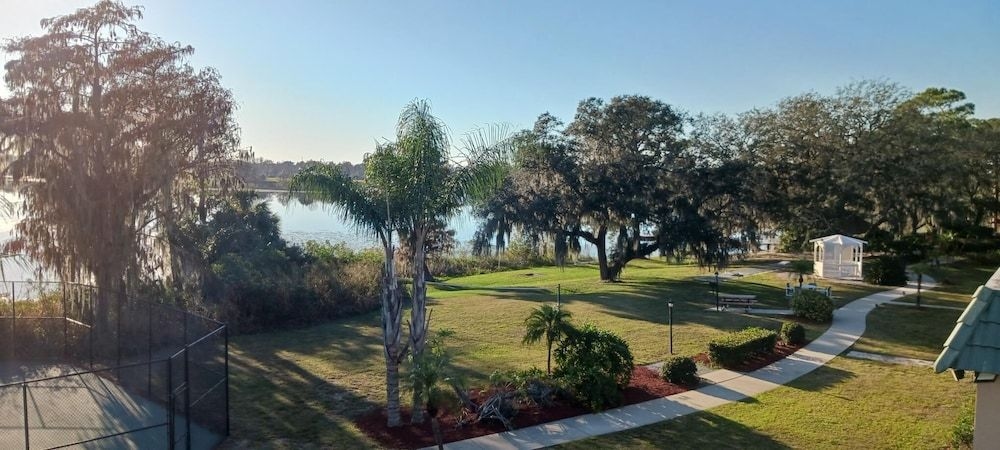 GRAND LAKE RESORT0