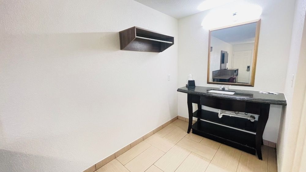 Budget Inn1
