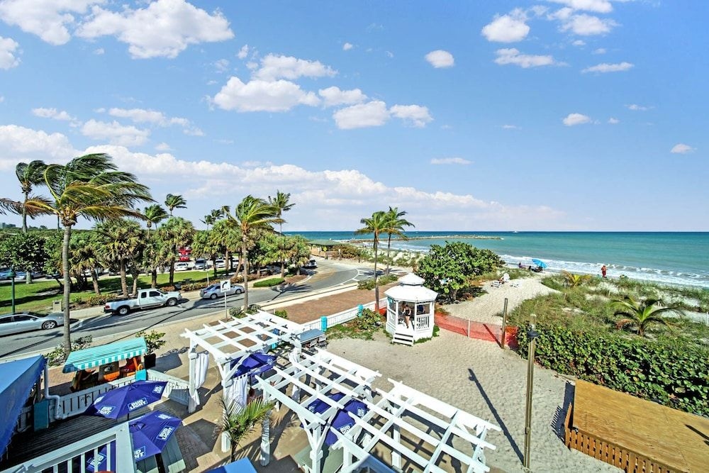 Beachfront Inn0