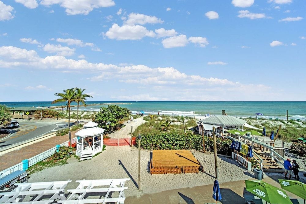 Beachfront Inn2