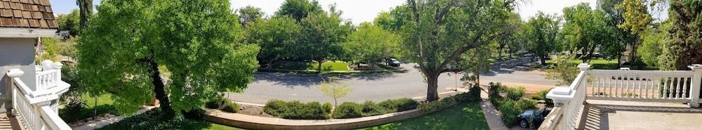 Seven Wives Inn2