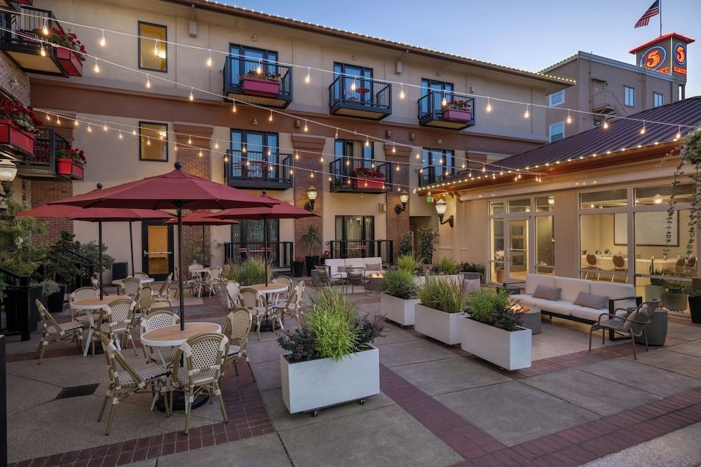 Inn at the 5th1