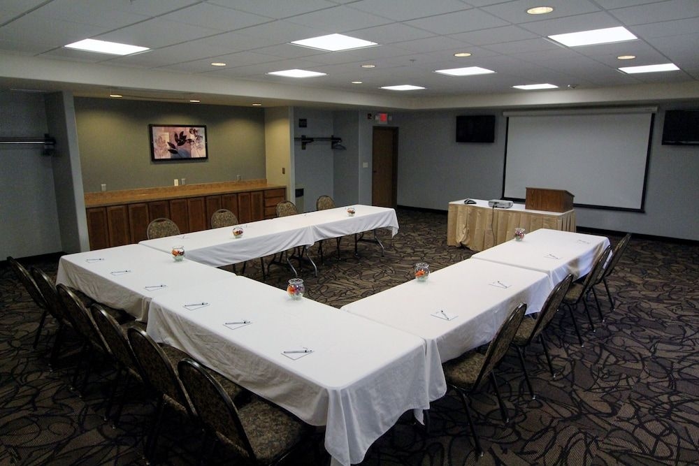 Expressway Suites3