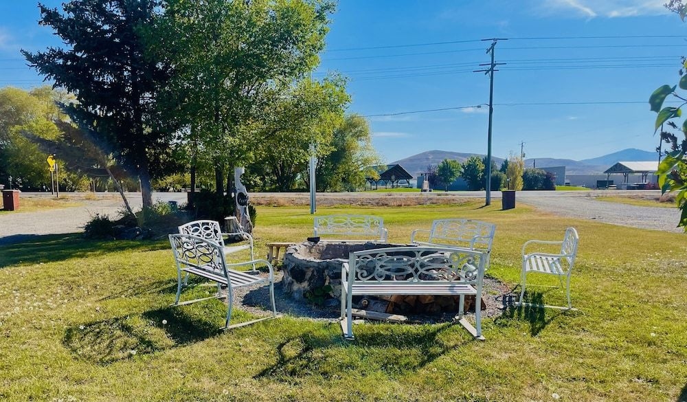 Sacajawea Inn3