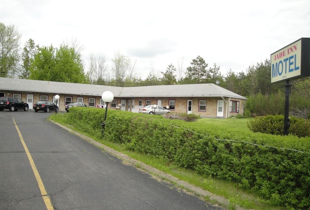 Jade Inn Motel0