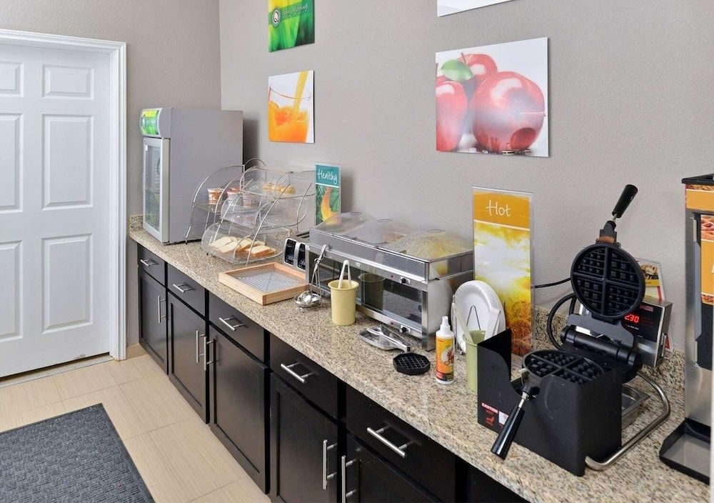Quality Inn & Suites Cotulla3