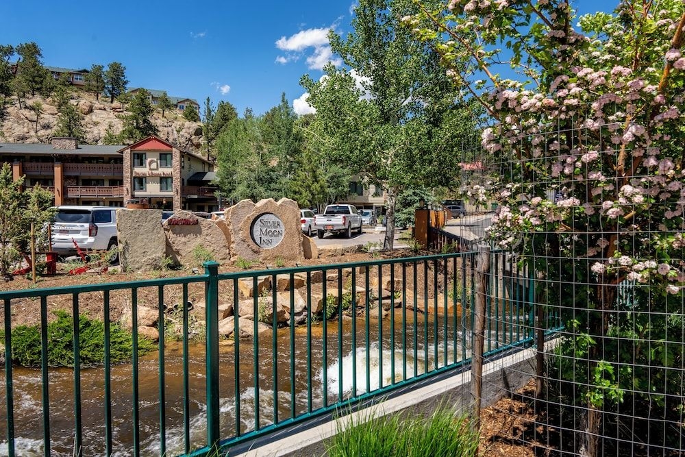 Silver Moon Inn3