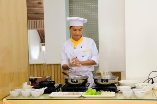 โรงแรมเวสต์ (West Hotel)2