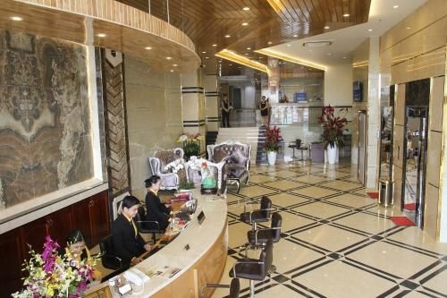 โรงแรมเวสต์ (West Hotel)0