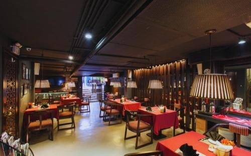 ซัป โฮเทล บาย คอนเน็ก (Hotel Emerald Waters Classy)1