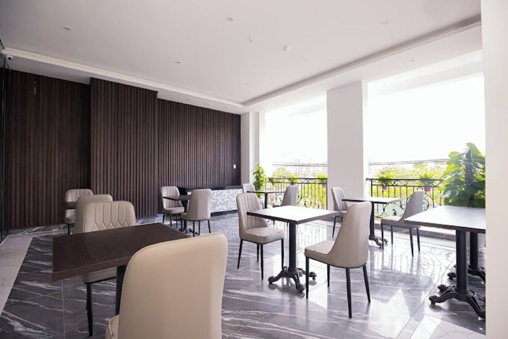 Monaco Hotel1