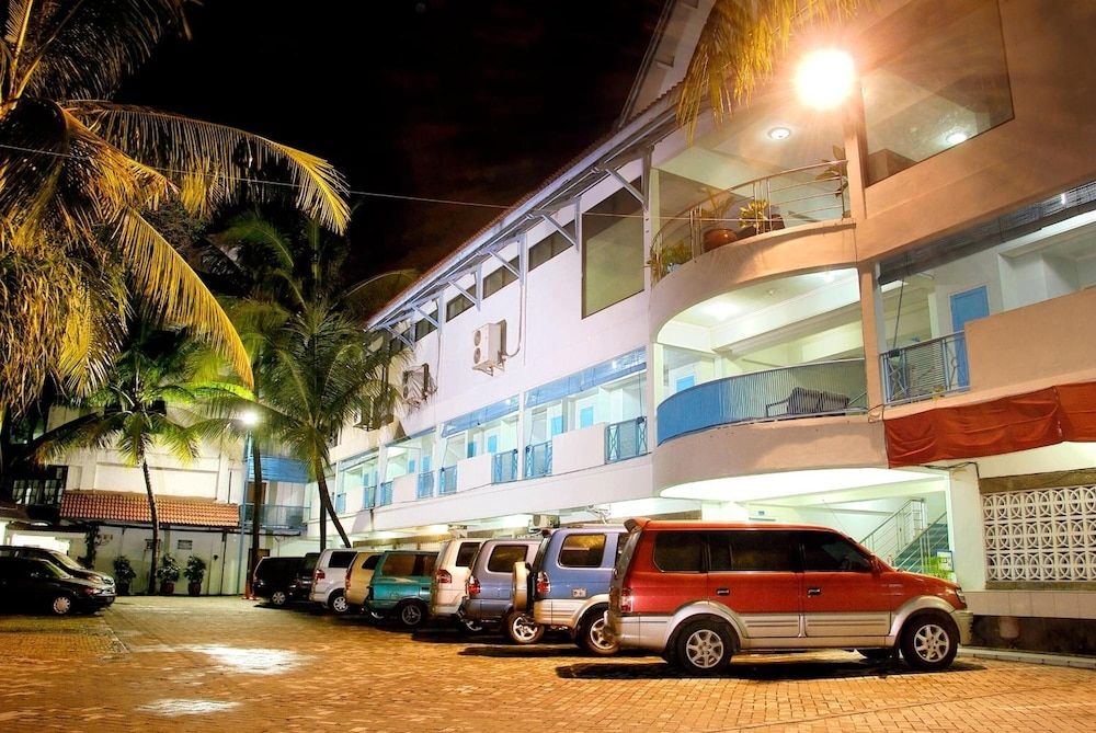 โรงแรมเมอร์เดกา (Merdeka Madiun)0