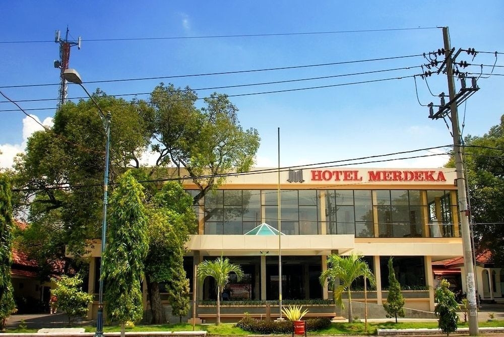 โรงแรมเมอร์เดกา (Merdeka Madiun)1