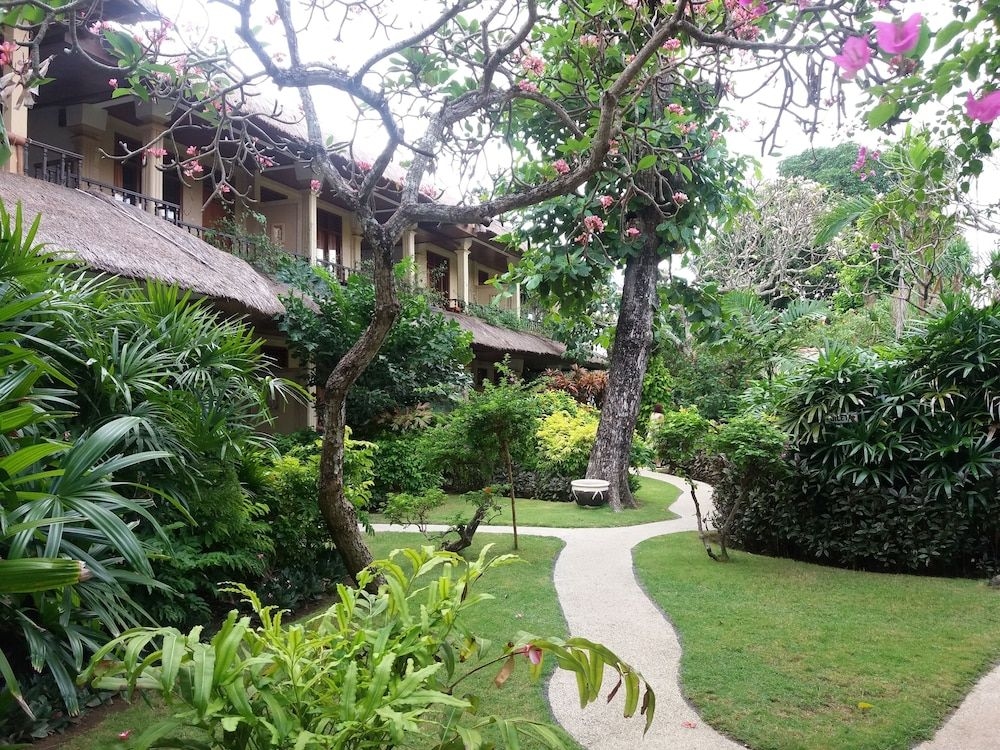 Sari Beach2