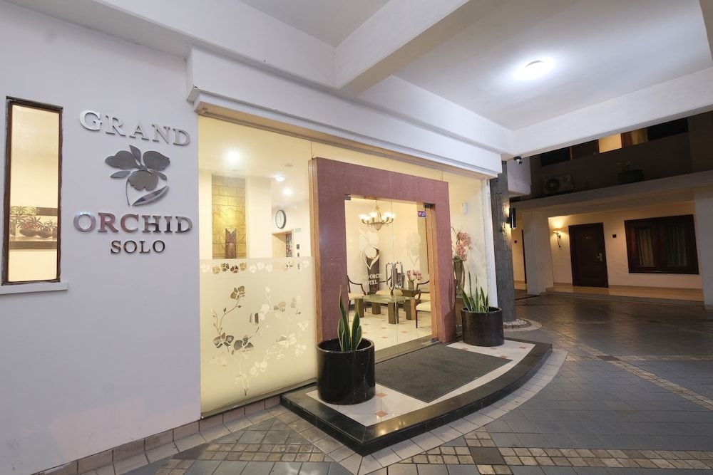 Grand Orchid0