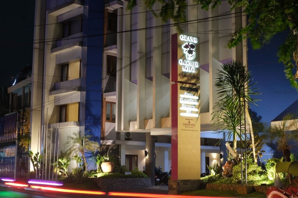 Grand Orchid1