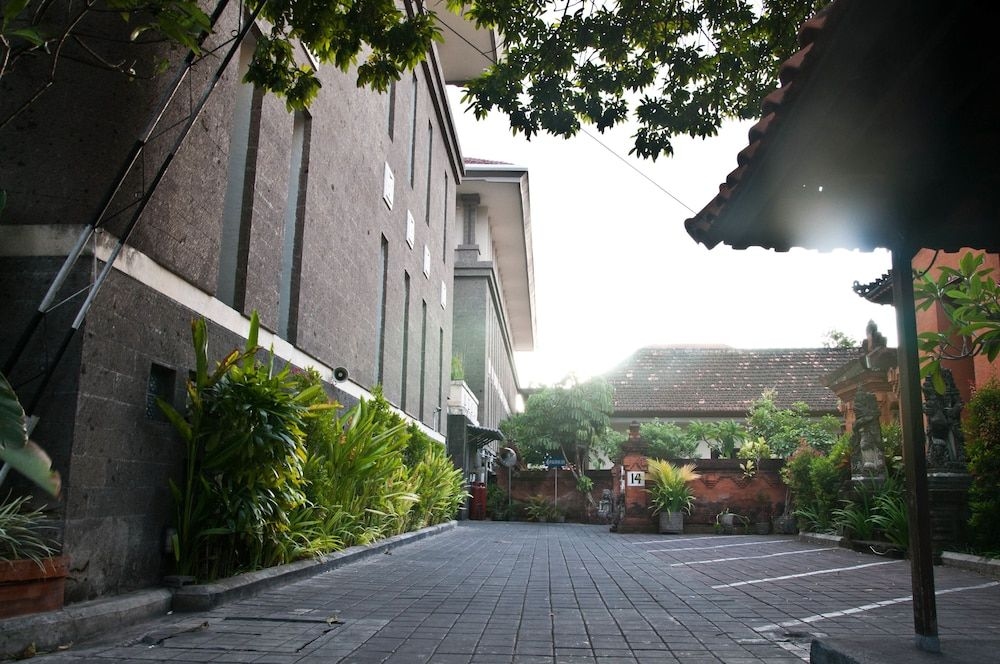 โรงแรมภูริอายุ (Hotel Puri Ayu)1