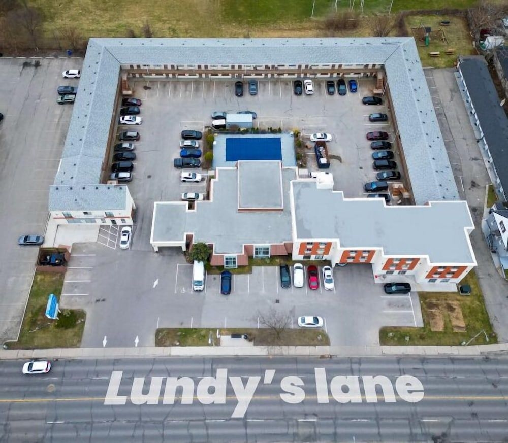 Rodeway Inn & Suites2