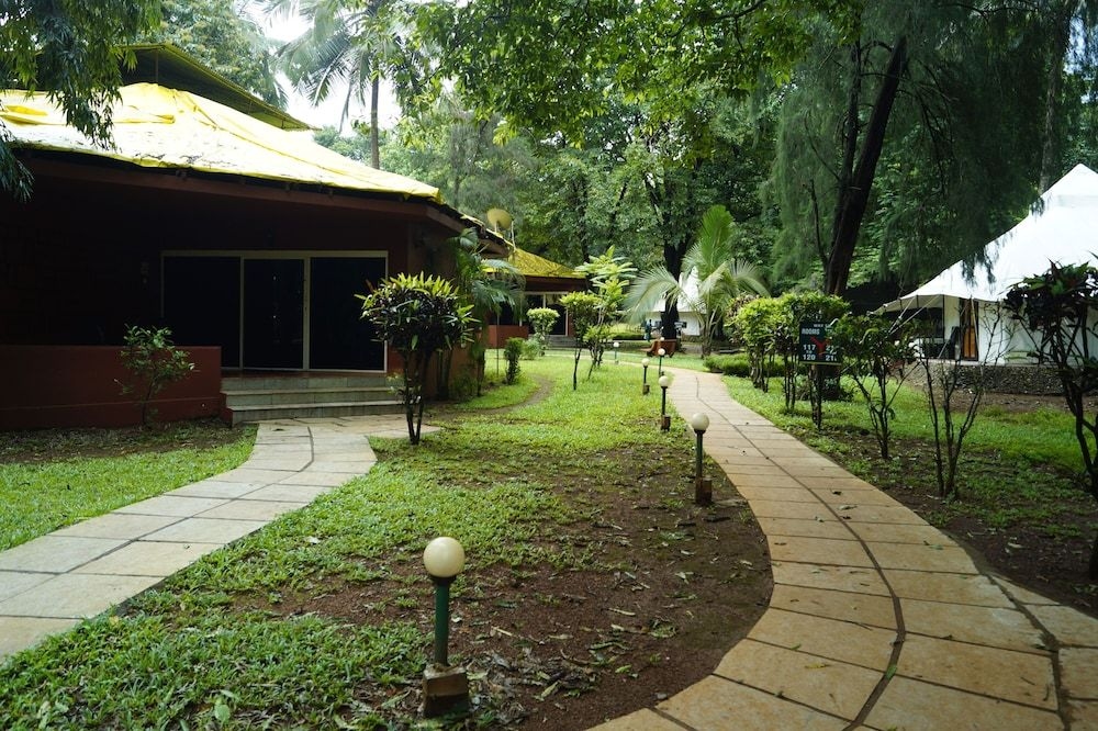 Dudhsagar Spa Resort4