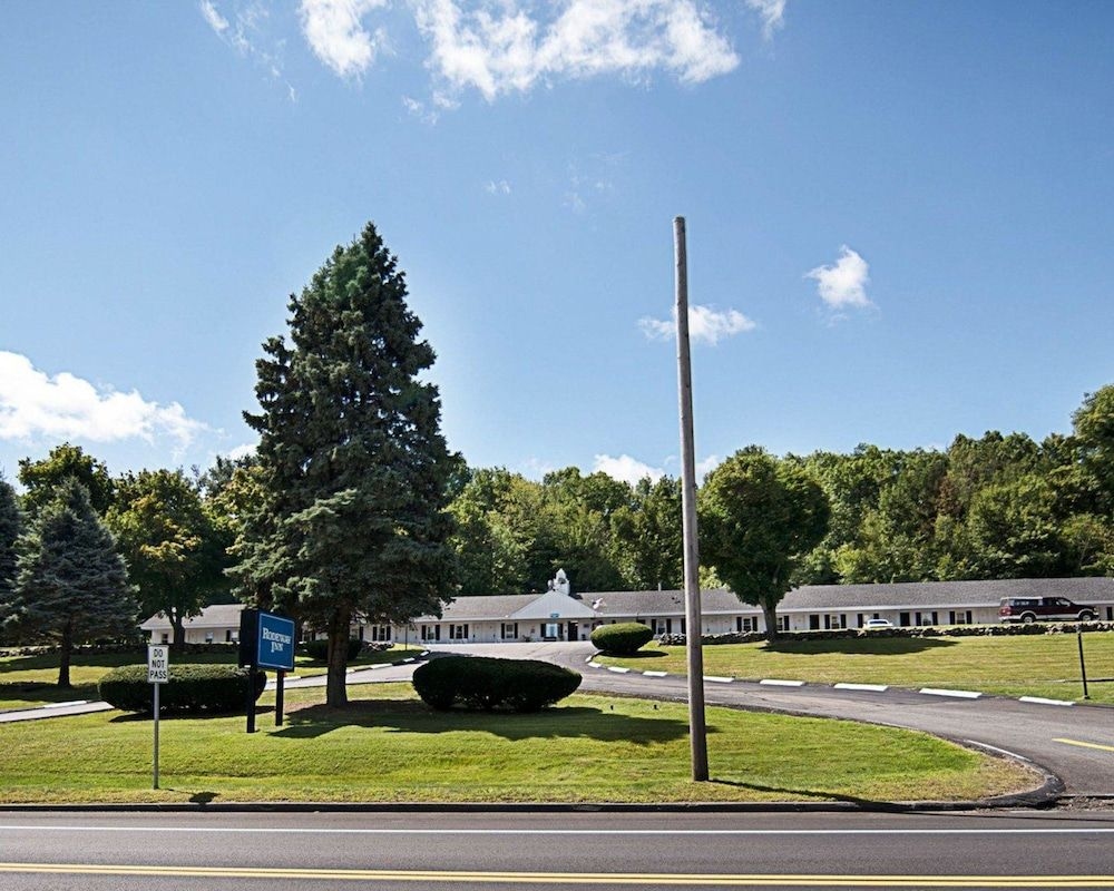 Rodeway Inn1