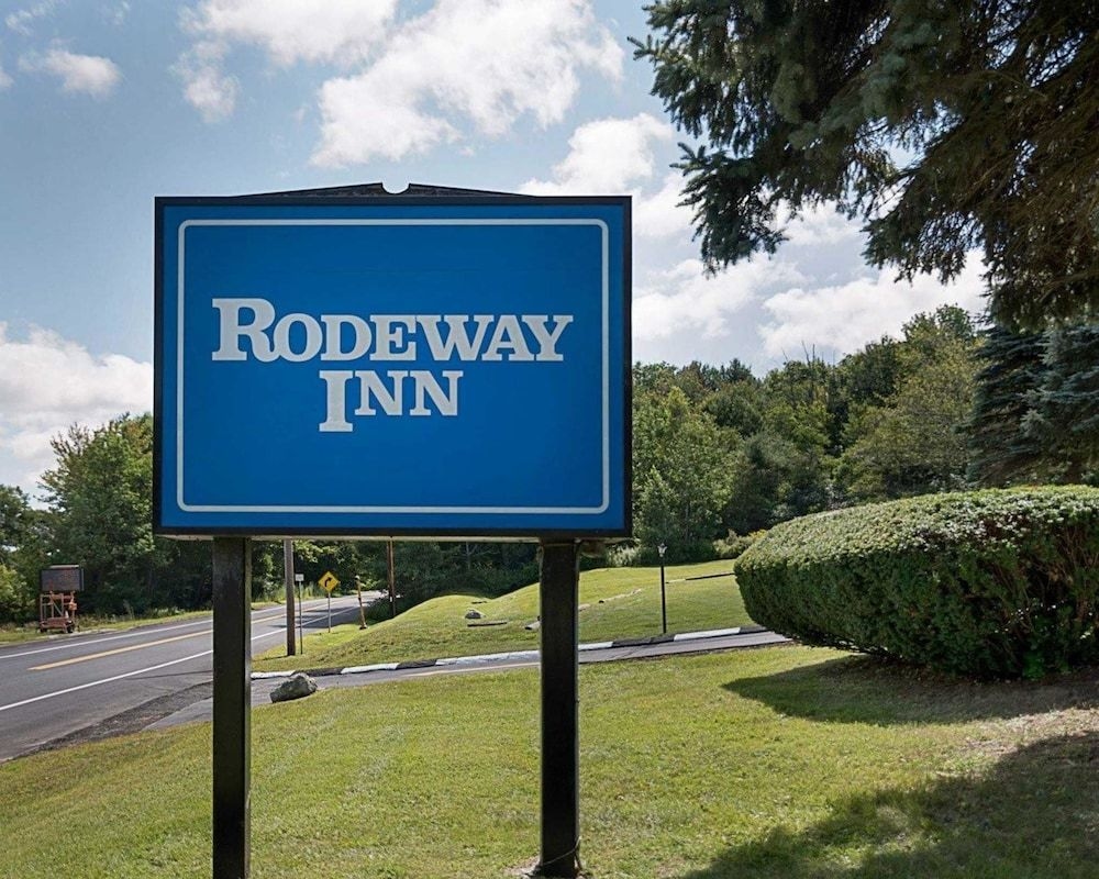 Rodeway Inn3